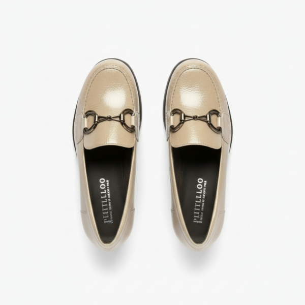 Mocasín en Charol de mujer color piedra