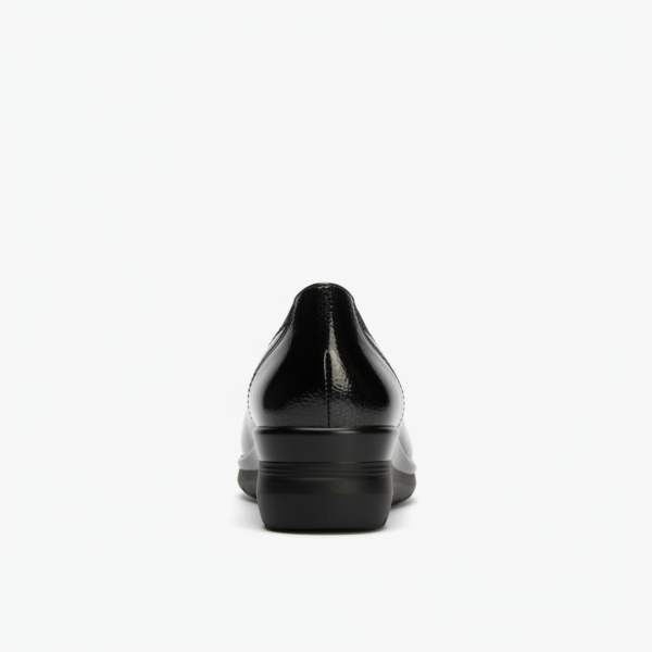 salon-hueco-pico-en-charol-de-mujer-color-negro-04 Salón Hueco pico en charol de mujer color negro