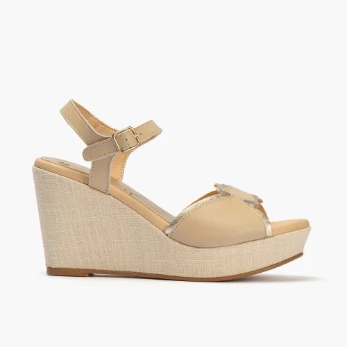 Sandalia con cu&ntilde;a alta en piel napa Crema