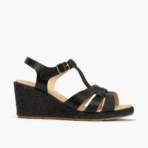 Sandalia estilo valenciana con cu&ntilde;a alta y combinado en piel Negro